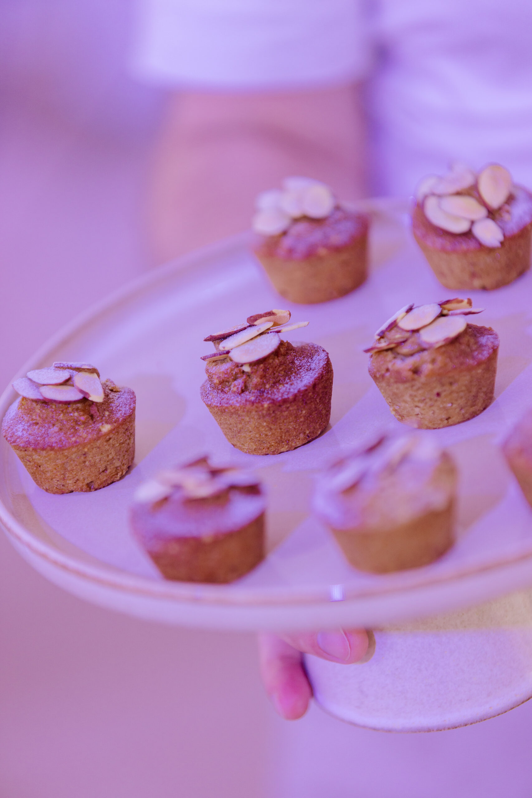 Buffet d'apéritif dînatoire d'entreprise dressé pour 80 personnes à Paris